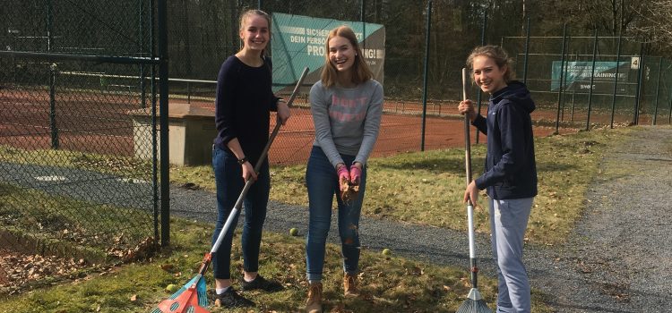 Viele fleißige Helfer beim Frühjahrs-Arbeitseinsatz